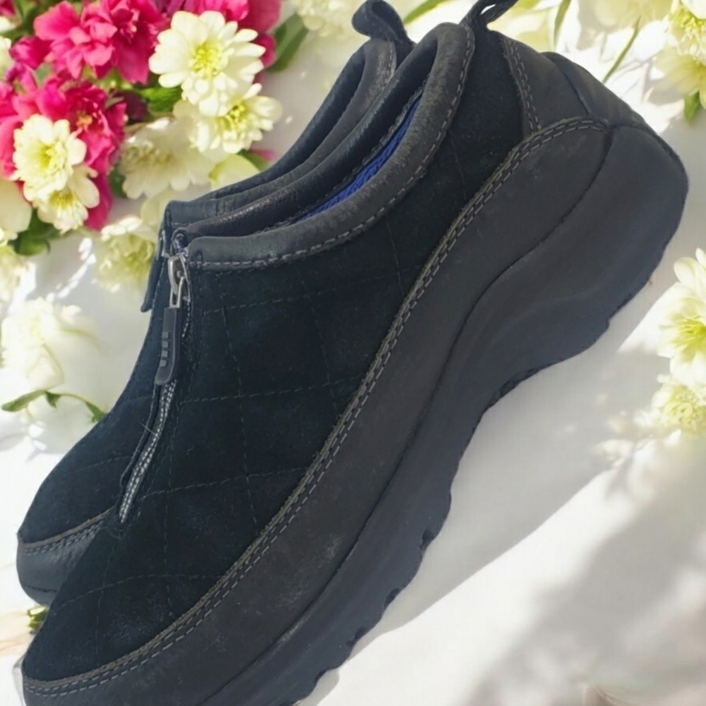 Lands End Women's size 8B. In excellent condition. These are so comfortable. - Picture 4 of 7